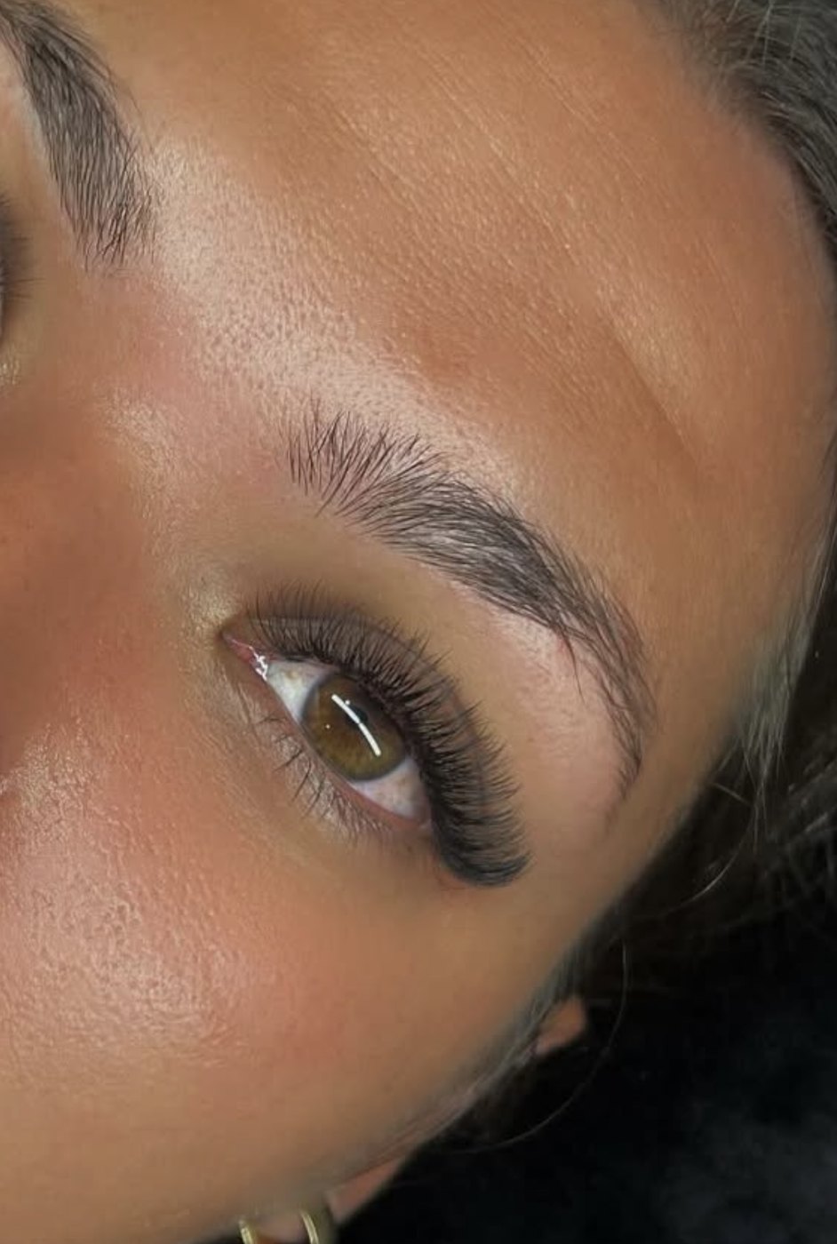 Natural hybrid lash extensions