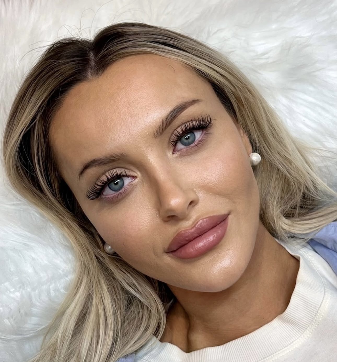Wet look lash extensions